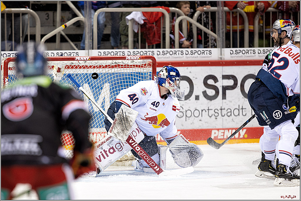 PENNY DEL Viertelfinale 4. Spiel; Duesseldorfer EG - Red Bull Muenchen; Duesseldorf, 16.04.2022